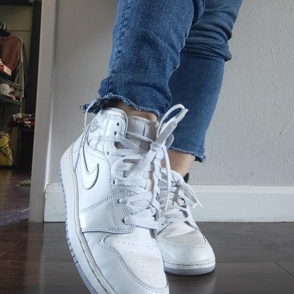 Nike Air Jordan Cream High-Tops - Picture 3 of 9
